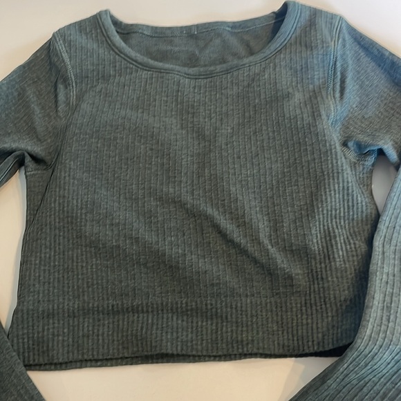 Heather green ebb to street long sleeve lululemon crop size 2 - Picture 2 of 5